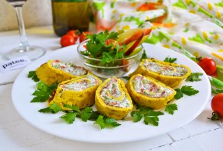 Рулет из омлета со сливочным сыром