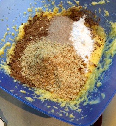 Шоколадный пирог с яблоками - Шаг 3