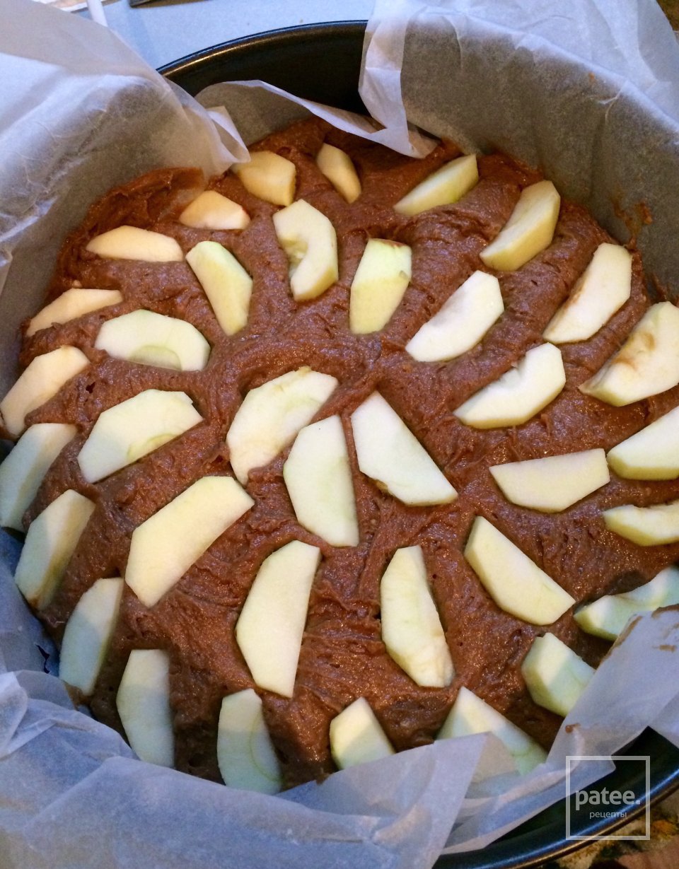Шоколадный пирог с яблоками - Шаг 7