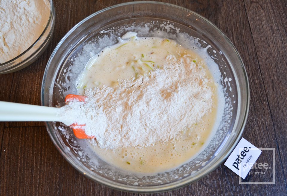 Кекс с грушей и овсяным штрейзелем - Шаг 9