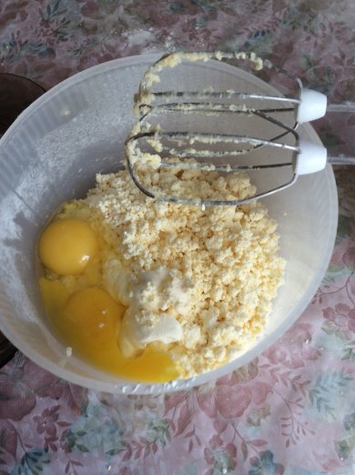 Творожный пирог с ягодами - Шаг 3