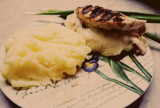 Куриная грудка на гриле с сыром и ветчиной