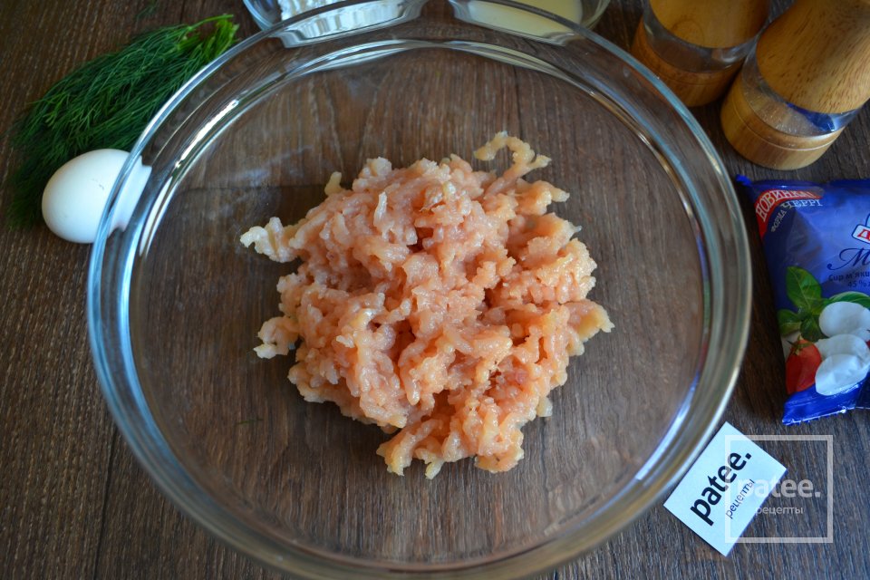 Куриные котлеты с моцареллой - Шаг 2