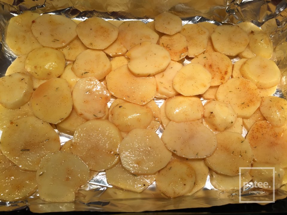 Сибас с картофелем, каперсами и помидорами - Шаг 1