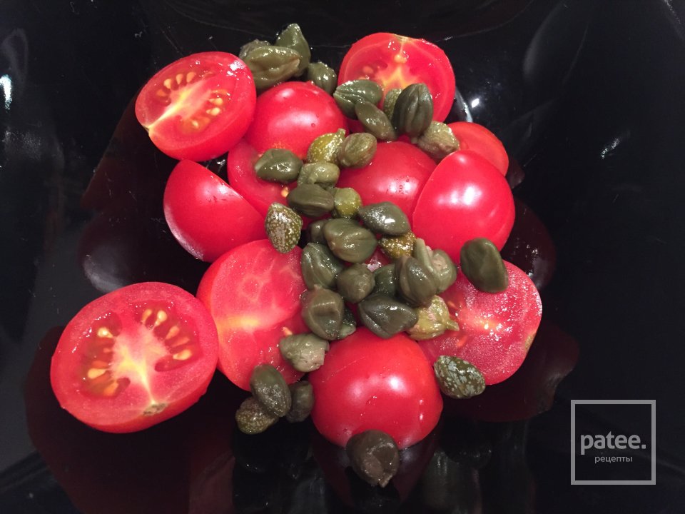 Сибас с картофелем, каперсами и помидорами - Шаг 3