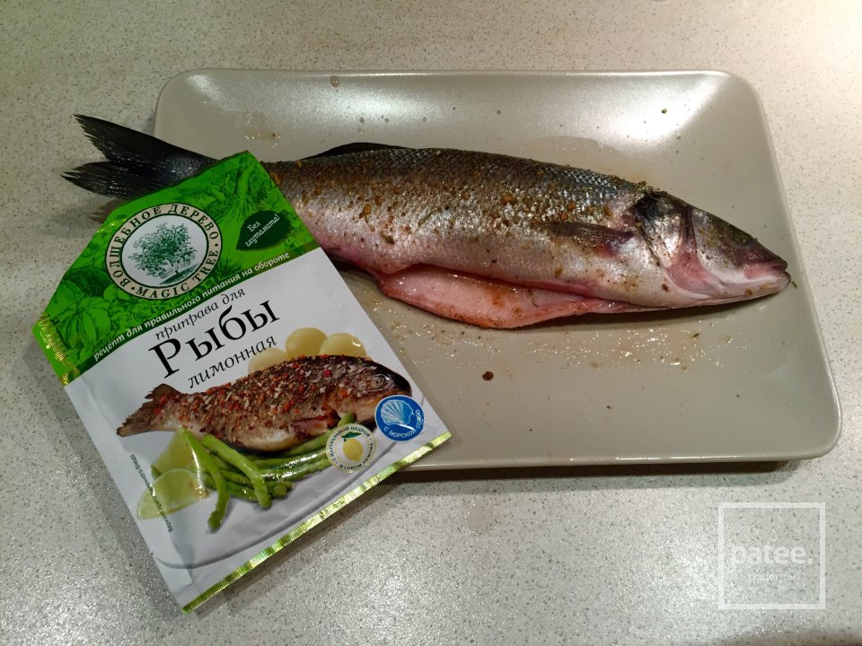 Сибас с картофелем, каперсами и помидорами - Шаг 4