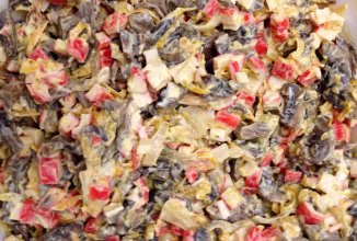 Салат из крабовых палочек с шампиньонами