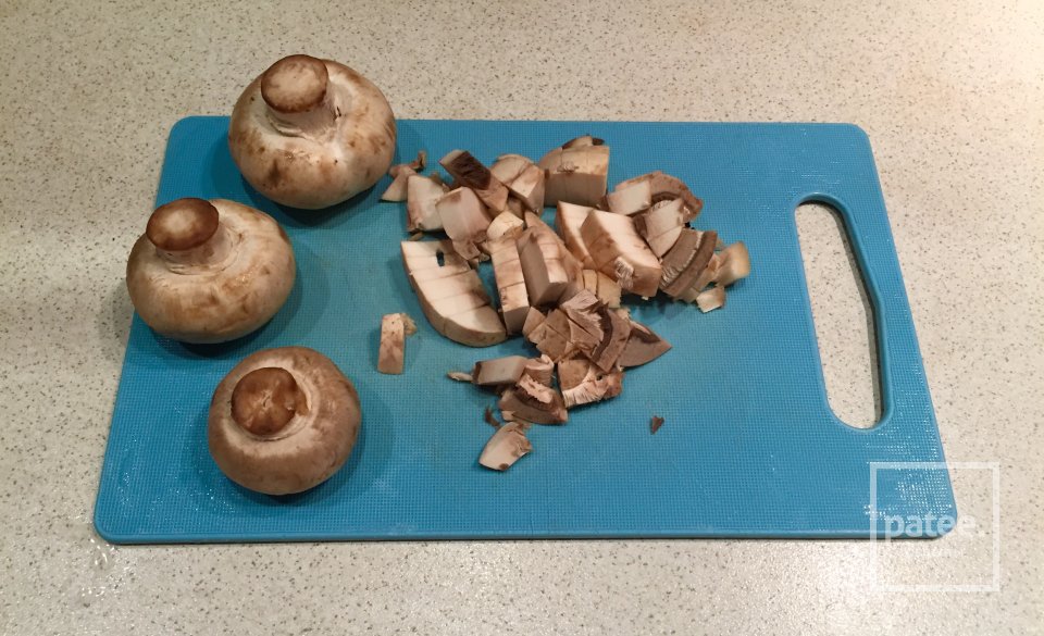 Куриное филе с сыром и грибами - Шаг 2