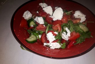 Фитнес-салат "здоровье" с рукколой