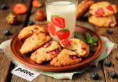 Домашнее печенье с клубникой