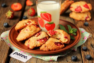 Домашнее печенье с клубникой