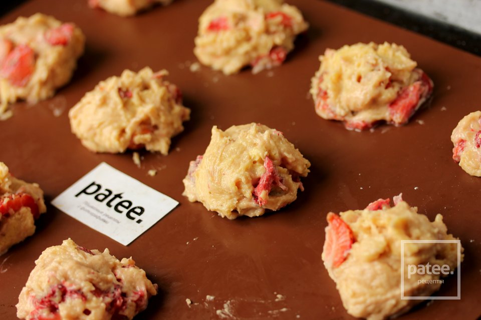 Домашнее печенье с клубникой - Шаг 11