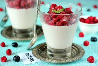 Панна котта с малиной