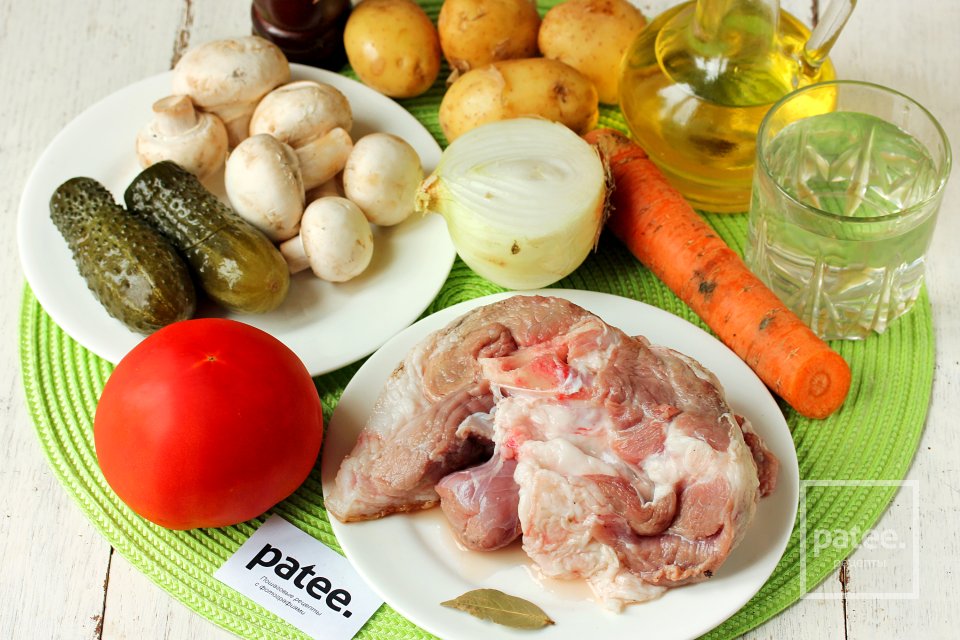 Рассольник со свининой и грибами - Шаг 1