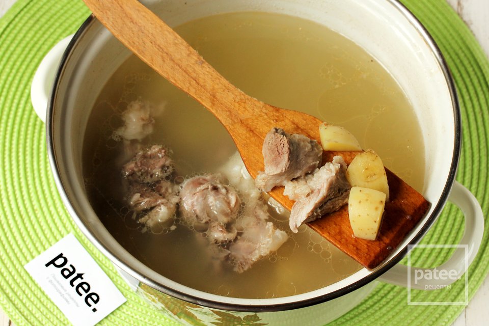 Рассольник со свининой и грибами - Шаг 11