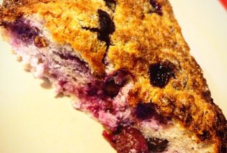 Творожная запеканка с манкой и черникой