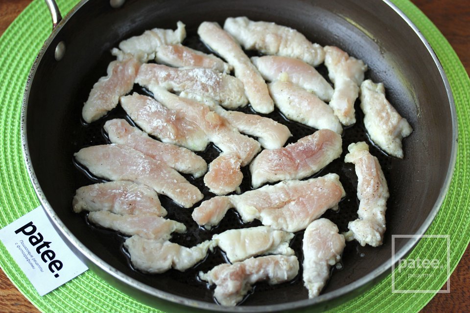 Куриная грудка в сливочно-шпинатном соусе - Шаг 6