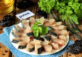 Скумбрия солёная с черносливом