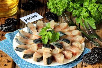Скумбрия солёная с черносливом