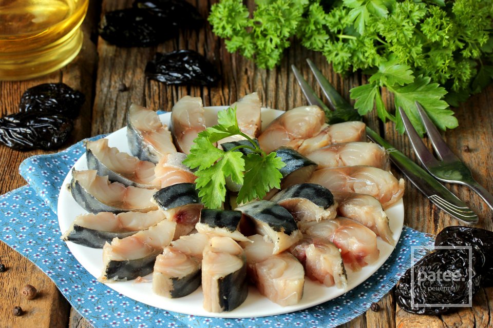 Скумбрия солёная с черносливом - Шаг 13