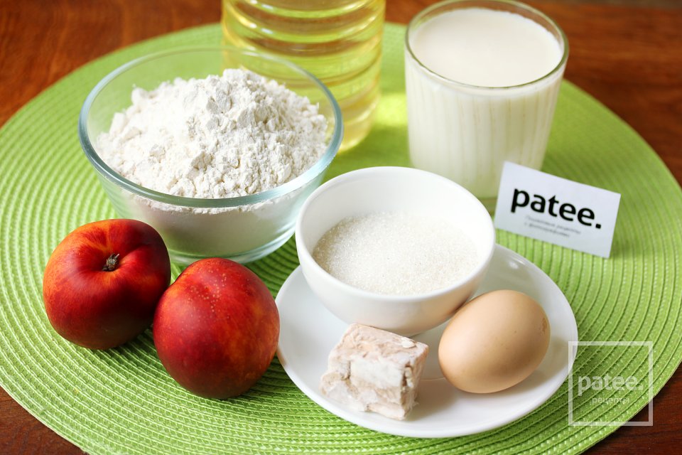 Дрожжевые оладьи с нектарином - Шаг 1