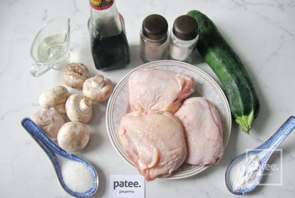 Стир-фрай из курицы с грибами и цуккини - Шаг 1