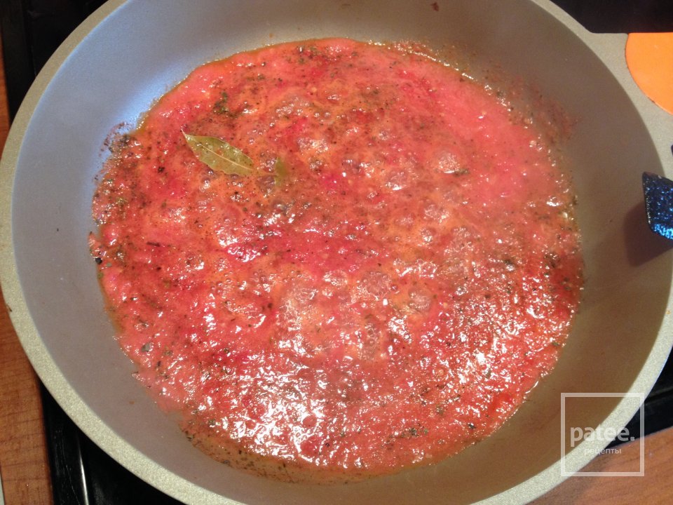 Фарфалле с индейкой в пряном томатном соусе - Шаг 1