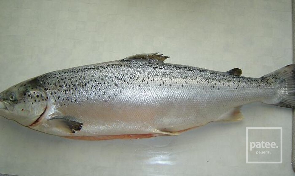 Лосось запеченный целиком с клюквой, имбирем и зеленью. - Шаг 1