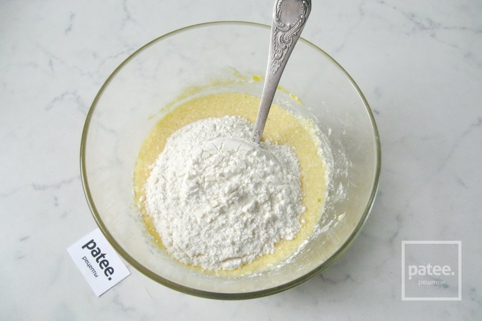 Сливовый пирог со штрейзелем - Шаг 7