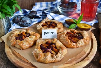 Постные мини-галеты со сливой