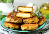 Жареный колбасный сыр