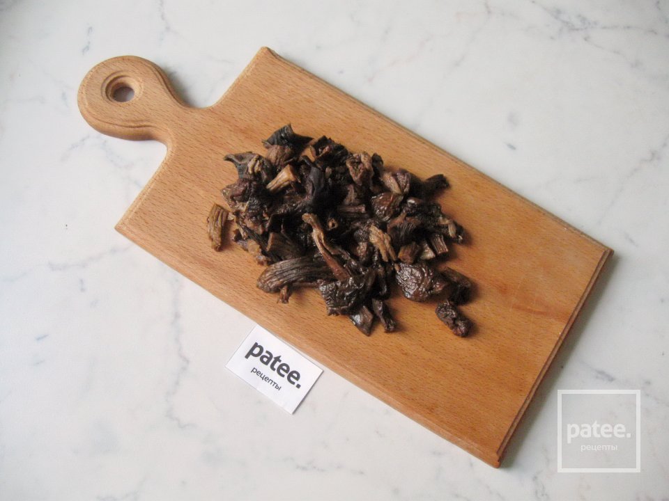 Рассольник с сухими лесными грибами - Шаг 10