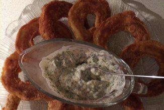 Кабачок в кляре с соусом