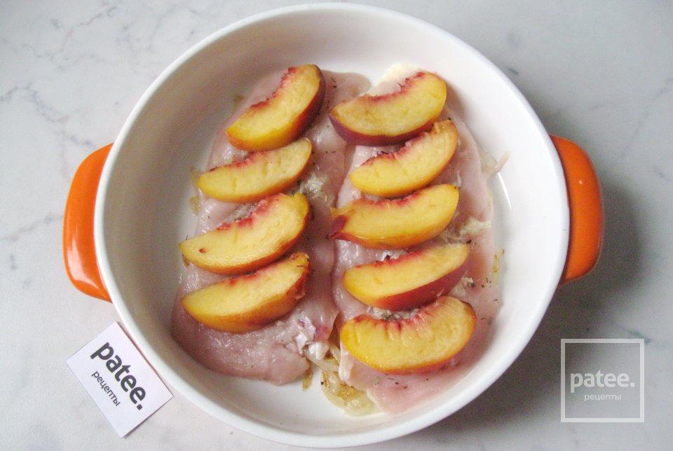 Куриная грудка с персиками - Шаг 11