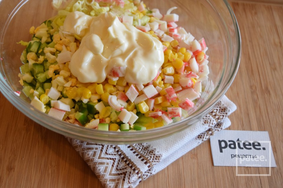 Салат с крабовыми палочками - Шаг 8