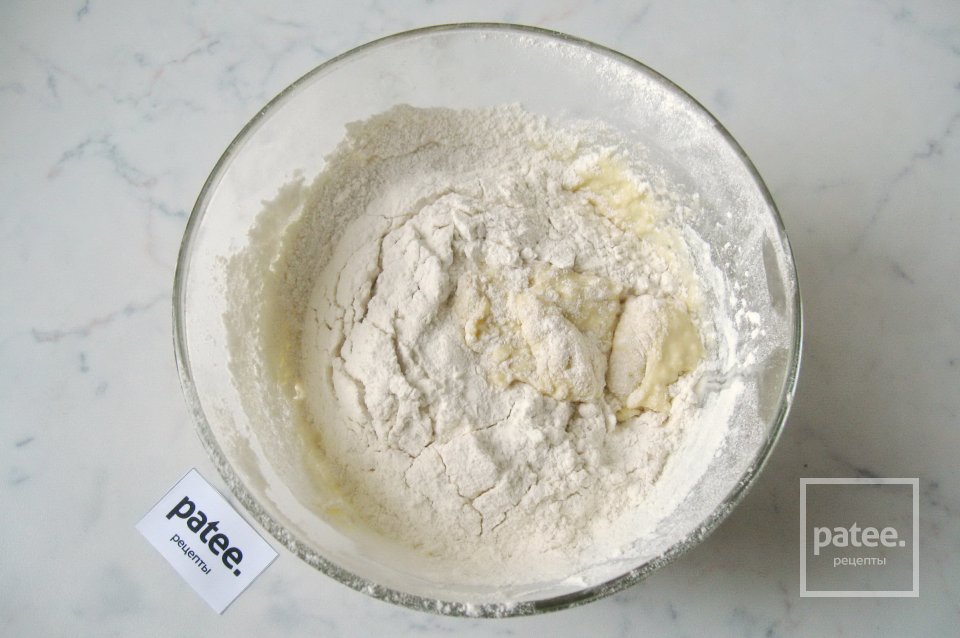 Сдобные пирожки с курицей - Шаг 6