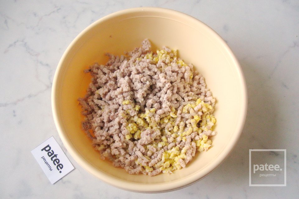 Сдобные пирожки с курицей - Шаг 8