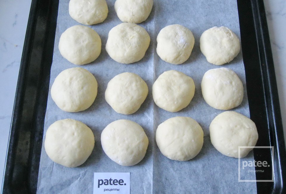 Сдобные пирожки с курицей - Шаг 18