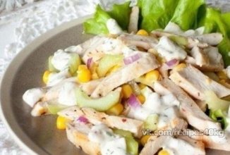 Салат из курицы с огурцом и кукурузой