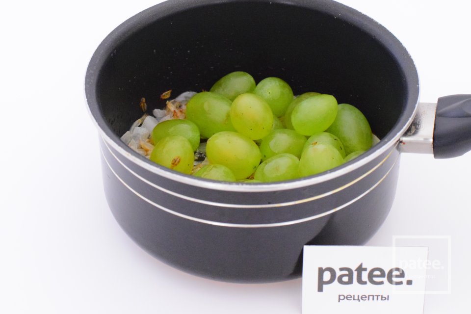 Куриное филе с виноградом - Шаг 7