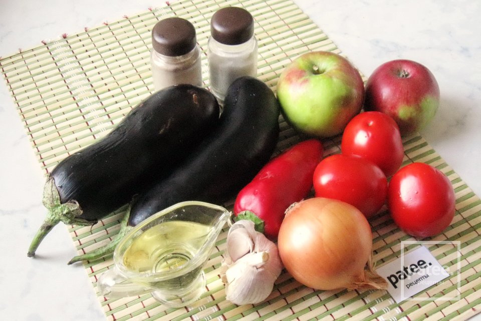 Икра из баклажанов с яблоками - Шаг 1