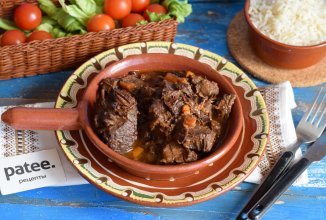 Говядина в красном вине