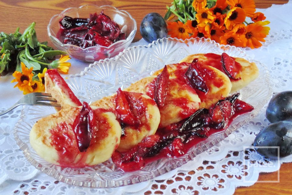 Сырники со сливами в карамели - Шаг 13