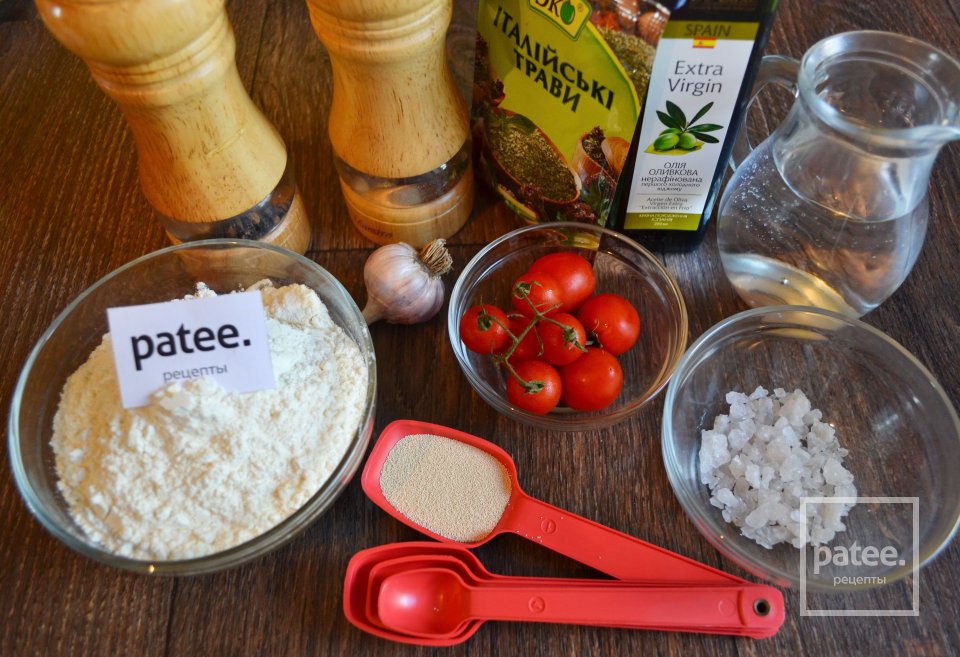 Фокачча с чесноком и прованскими травами - Шаг 1