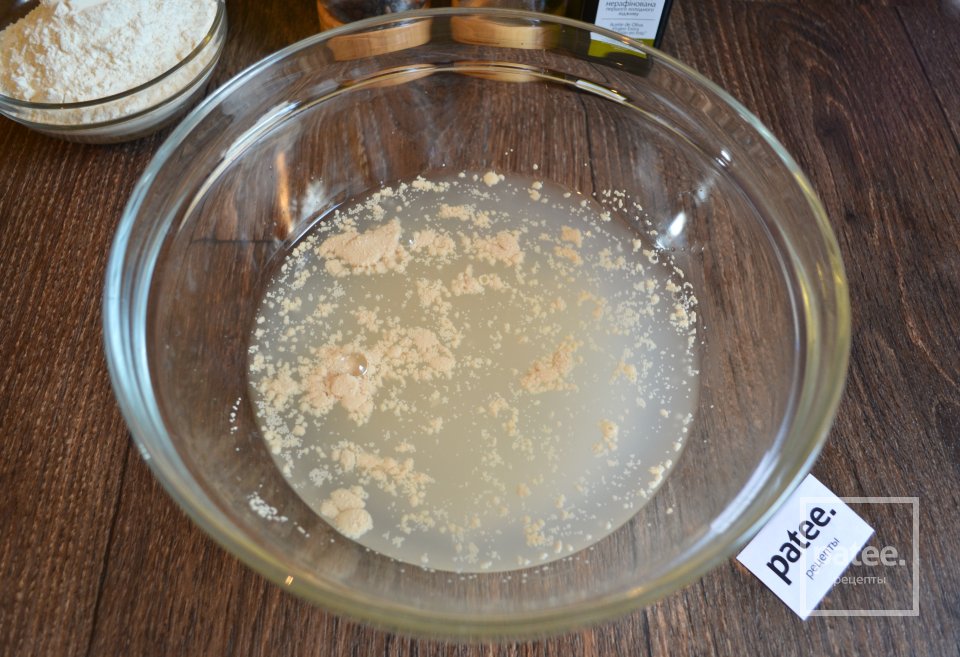 Фокачча с чесноком и прованскими травами - Шаг 3