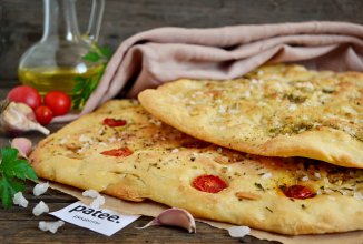 Фокачча с чесноком и прованскими травами