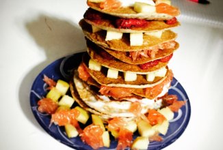 Оладьи с фруктами и ягодами