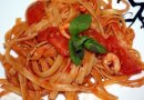 Паста с креветками под томатно-чесночным соусом