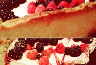 Творожный тарт с ежевикой.