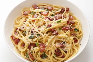 Спагетти карбонара с беконом